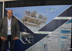 Tom Zwanenburg (Van der Waay) voor een écht Canadees doek.