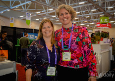 Ilona Hessels (Veko Lightsystems International) en Jorien Plak-Schouten (Besseling Techniek). Jorien introduceerde Ilona. Veko biedt sinds enkele jaren Nederlandse kas-LED-belichting aan en heeft buiten de tuinbouw al zo’n 45 jaar ervaring.