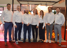 Namens Sollum Technologies verzorgde Rose Seguin (hier op de foto precies in het midden) een presentatie over belichting in de aardbeienteelt. Meerdere bedrijven op de beurs gaven aan flinke groei te zien in de bedekte aardbeienteelt op de regionale markten.