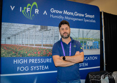 Stefano Liporace (Vifra) ‘in de kas’ bij gerberateler Jac Oudijk