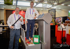 Arie Alblas en Jasper Verhoeven. Het HortiHygienz team heeft het ook in Canada druk met het optimaliseren van de kashygiëne