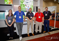 Gabrielle Ullrich, Dustin Mater, Matt Bonavita, Rob Hanifen en Kyle Edmiston (Ludvig Svensson)