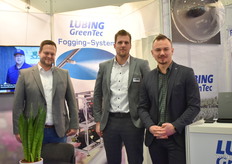 Timo Grotschel, Christian Frilling en Alexander Eugen met Lubing, die hun nevelsysteem tonen