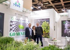 Een sneak peek van Nico van Aanholt, Ella Shien en Eyal Inbar met Hishtil tussen de vele planten die ze hadden meegenomen