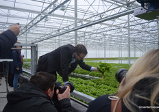 … onder grote belangstelling.