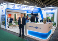 Qi Liang, Kingpeng. Naast hun nationale activiteiten blijft ook de internationale markt vragen naar de kassen van Kingpeng.