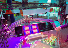 De nieuwe RED T700-T1000-T1200. Met een rendement van 4,2, oplopend tot 4,6 bij dimmen, en een hoek om een gelijkmatige lichtbundel te garanderen. De nieuwe armatuur wordt gemaakt in Europa om een snelle levertijd te garanderen.