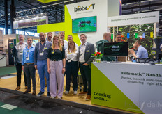 Biobest toonde een uitgebreide oplossing voor de bestrijding van zowel gevestigde als invasieve tripssoorten. Van detectie- en monitoringtools tot de nieuwste biologische bestrijdingsmiddelen en geautomatiseerde verspreidingsoplossingen, Biobest biedt een volledig assortiment IPM-tools om telers te helpen tripsuitbraken voor te blijven, waaronder de nieuwe Crop-Scanner™ en Trap-Scanner™, apps met AI-gestuurde insectidentificatie en cloud data-integratie, die zorgen voor een nauwkeurigere en efficiëntere scouting, het Vespiformis-System, een nieuwe gerichte biologische oplossing voor bladbewonende invasieve trips, en Entomatic™, een geautomatiseerde, nauwkeurige en arbeidsbesparende verspreiding van biologische middelen, die de algehele efficiëntie verbetert.