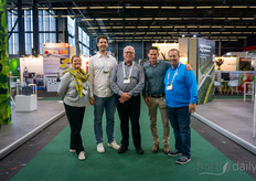 Altijd op bezoek op de beurs! Team AMA Hort: Connie Bradt-Monsma, Karl-Emile Corbeil, Richard Bradt en Shawn Mallen. Tweede van links is Chris Aarts (C&E Draad Bewerking)