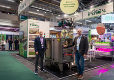 Evan Sharpies & Ulrik Rasmussen (FGM), presenteren verschillende robots en verpakkingsmachines