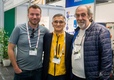 Is het een beurs als Glenn Behrman (CEA Advisors, rechts) niet aanwezig is? Wij dachten van niet! Op de foto met Chris Mayer, CM Metals, Yoichi Kanamaru, The Olive Garden, helemaal uit Japan.