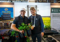 Aardbeientijd! Natuurlijk in de duurzame oplossingen. David Dobos wordt vergezeld door Mads Jensen, die beiden Air Tray Technologies by Blackmore vertegenwoordigen.