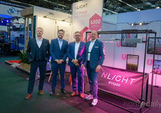 Matthew Beeby, Luke Handley, Joost van Rooij & Joram Wijnaendts van Resandt (NLight) met de nieuwe RV1600