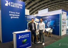 Dimitrios Doukas, Plastika Kritis, krijgt bezoek van Chris Bardas, Svensson