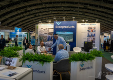 Bezoekers op de stand van Evenproducts