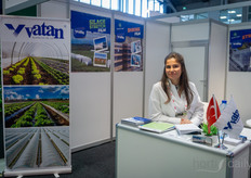 Basak Gobel promoot de producten van Vatan Plastik voor telers in kassen en volle grond.