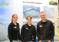 Roos Keijzer en Gijs en Gerdo Wennekers (Dutch Netting Systems)https://www.groentennieuws.nl/article/9734193/dankzij-ria-geen-kieren-meer-harmonicagaas-met-eigen-twist/