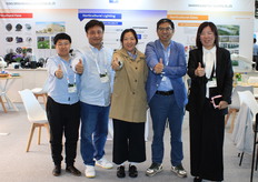 Het FENGDA-, HGI- en SGT-team. Shandong Glass Tech Industrial viert hun 10-jarig jubileum