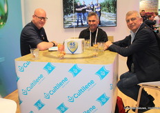 Kijk naar de tafel van CultileneIs het geen blikvanger?