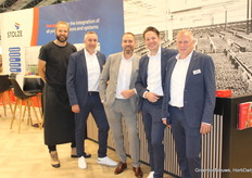 Stolze met hun eigen stroopwafel-bakker