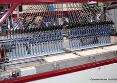 Flier presenteerde hun transplanter in volle actie. De bewezen Aris AI-ready visiontechnologie zorgt ervoor dat de planten correct worden gesorteerd.