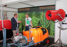 Andrei de Bruin (Holland Green Machine) De nieuwste Wanjet spuitrobot heeft een dubbele verticale spuitboom, waarbij beide spuitbomen in spiegelbeeld zijn gemonteerd.