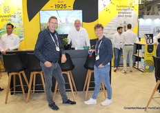 Peter Duijvestein en Kim Oosterom (Duijvestijn Tomaten) en Ronald de Vreede (Houweling)