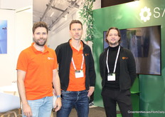 Tristan Marçal Balk, Bas Froon en Ruud Barth (Saia Agrobotics). Saia draait met hun speciale geautomatiseerde tomatenteelt in hun demokas in Ede, maar doet momenteel ook een proef met Growers United bij Proof.