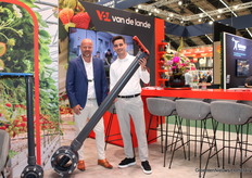 Rogier van Rees en Thom van de Sande (Van de Lande) met een extra lange vlinderklep.