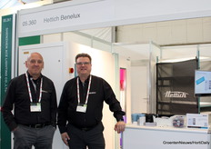 Hettich bood een proef aan met PRC 1700 klimaatkamer met LED belichting. Etienne Takkenberg en Franc Tossings.