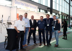 Verschillende bedrijven in watertechnologie samen op de stand van Global Water Solution Technologies. Yves Peeters (Maritech), Wouter de Bruycker (Dynamax), Marc Cornille (Aquabel), Wilfred Vijverberg (CH2O), Raymond Lescrauwaet (Lescrauwaet) en Guillaume van Damme (Aquabel)