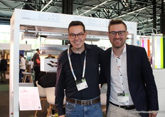 Niels Damen (Climalux) was blij om te zien dat hun CLX-2 groeilamp te zien was op de stand van Osram. Thomas Grebner (Osram) kwam erbij voor de foto.