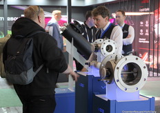 Nick van Lier (VGE) maakt een praatje met een aantal bezoekers.