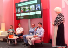 Panel met Camille Hanna (Skytree), Ido Dor (ViewNetic), Simon Meijer (CE-Line) en Koen Kreling (Kreling Chrysanten). Dagvoorzitter van dienst: Annie van de Riet (AVAG)