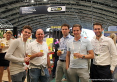 Arne Kreling (Kreling Chrysanten), Jinse van Wijgerden (Optiplant), Koen Kreling en Henri Satter (Kreling Chrysanten) en Teun Vereijken (Hoogendoorn Growth Management) op de Koninklijke Brinkmanborrel.