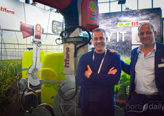 Alberto Bottoni, Nico van der Spek (Hortus) beurs met hun Flexigun spuitmachine