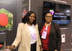 Mercy Gelens en Nichole Pantophlet, GevAdvanced Berry Breeding