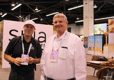 Lars Jensen, AirTray Technologies en Klaus Madsen, Schur Star Systems, lopen niet alleen samen over de beurs en delen samen een stand, ze werken ook samen aan de ontwikkeling van verschillende producten.