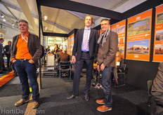 Olaf Mos van Gakon met Arco van der Mout van Lock Drives aan de babbel in de stand van KGP