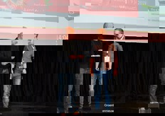 Coen Wagter (Royal Berry) verloor tijdens de opening 50 euro aan dagvoorzitter Ad, maar kreeg het later weer terug als ‘ambassadeur van enthousiasme’.