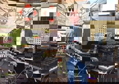 Alfred Boot van Herkuplast laat altijd graag de laatste nieuwe stektrays zien