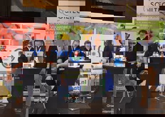 Alles verkrijgpaar bij Telermaat: van Pati Holland in het midden Johan van Tuijl, Rechts David Damminga van Soiltech en van Telermaat zelf: Fonny Tuijtelaars, Stijn Joghems en Cortian Prosman