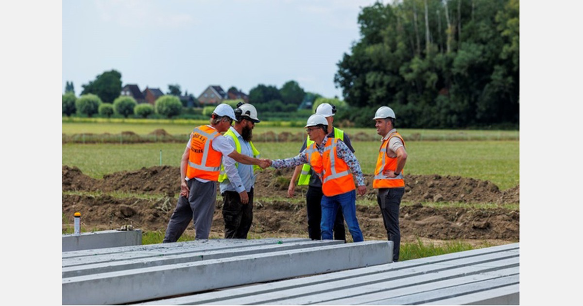 Eerste paal nieuwe demolocatie vollegrond Rijk Zwaan
