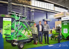 The Precimet team next to the new Alltrack solution, available in three heights and a strong solution to help with labour challenges in warmer countries as it runs on rubber wheels. Behind it the S-350 hydraulic trolley and in the back the P350, which is easily driven by a joystick. On the left side the high pressure sprayers, available in three sizes: the shown 300L version and a 600 + 1000L version. 