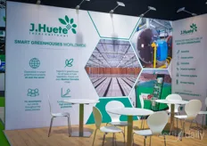 What’s missing in the booth of J. Huete….
