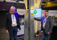 Theo Straathof en Peter van Dongen van Micothon met de UVC robot van het bedrijf