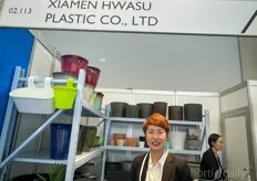 Xiamen Hwasa Plastic maakt bloempotten voor binnen en buiten. 