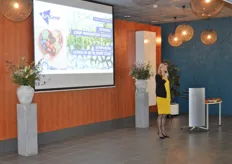 Dagvoorzitter Katja Berkhout opende het symposium met als thema 'Nederland als nieuwe 'Blue Zone': het geheim van planten voor langer & gezonder leven'.