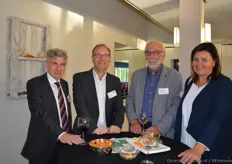 Arjen van Tunen (KeyGene), Roger van Hoesel (Food Valley NL), Hans Dons (Raad voor Plantenrassen) en Jolanda Wels (Food Valley NL).