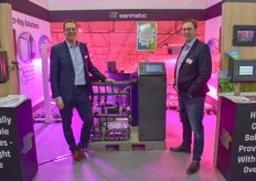 Johnny Rasmussen en Morgen Hjorth tonen de bemestings- en irrigatie mixer van hun bedrijf Senmatic.